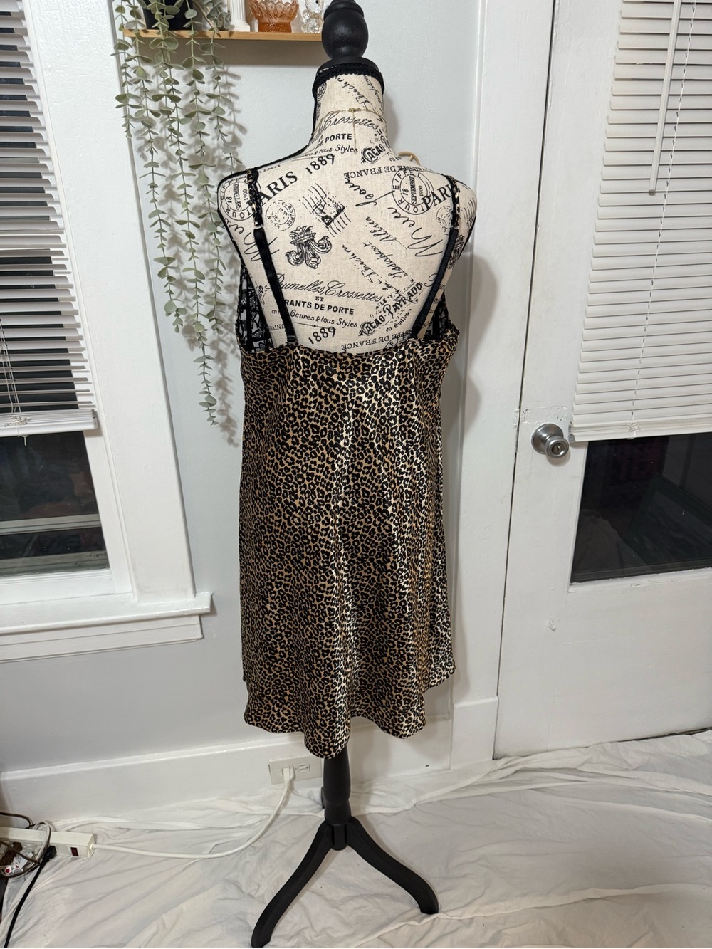 Vintage Leopard Satin Slip Dress with Black Lace Trim - Picture 4 of 6